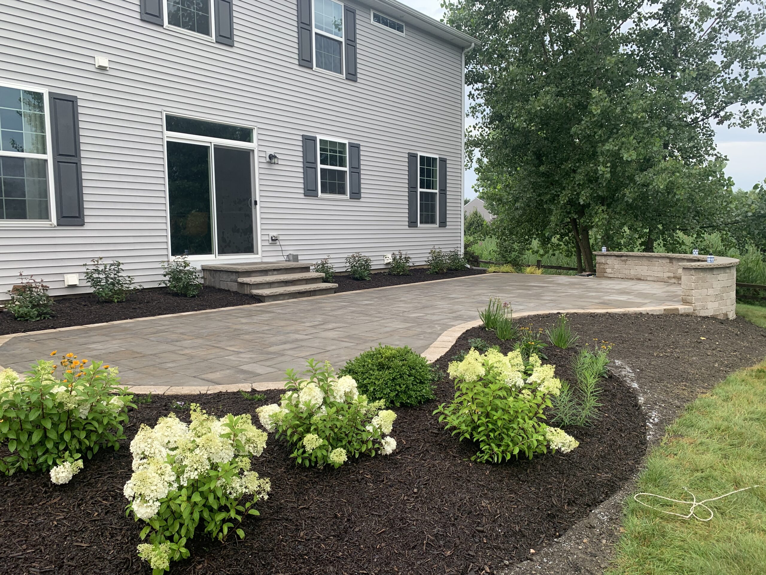 lake bluff hardscape